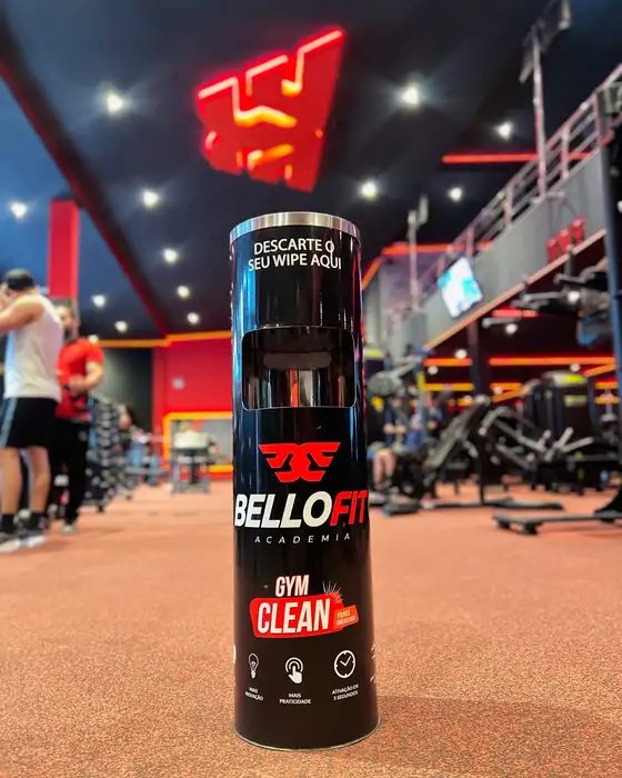Dispenser de chão GymClean personalizado com a marca Bellofit Academia